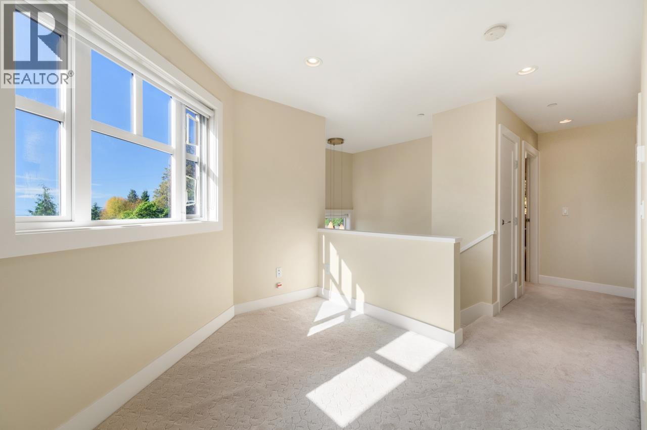 1 2555 SKILIFT ROAD, West Vancouver