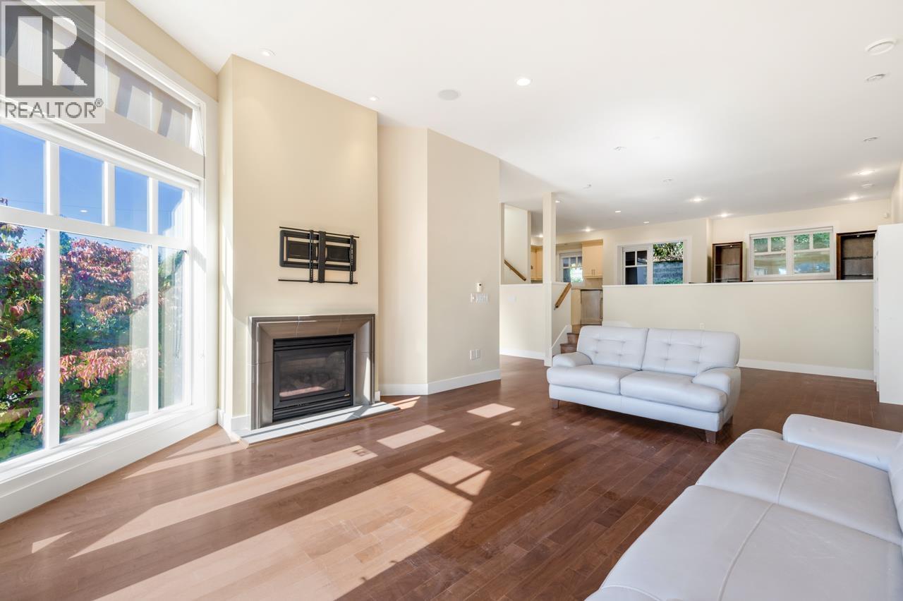 1 2555 SKILIFT ROAD, West Vancouver