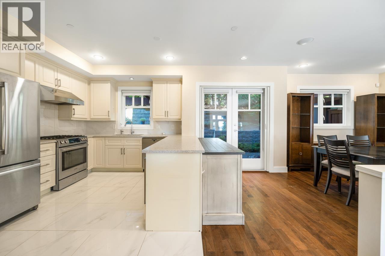 1 2555 SKILIFT ROAD, West Vancouver