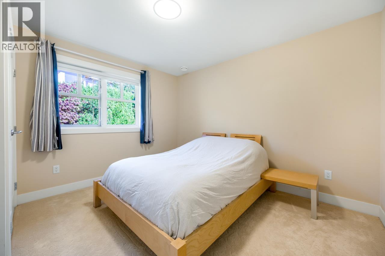 1 2555 SKILIFT ROAD, West Vancouver