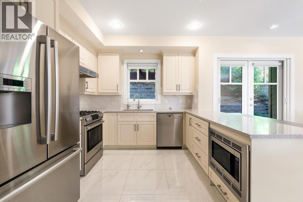 1 2555 SKILIFT ROAD, West Vancouver