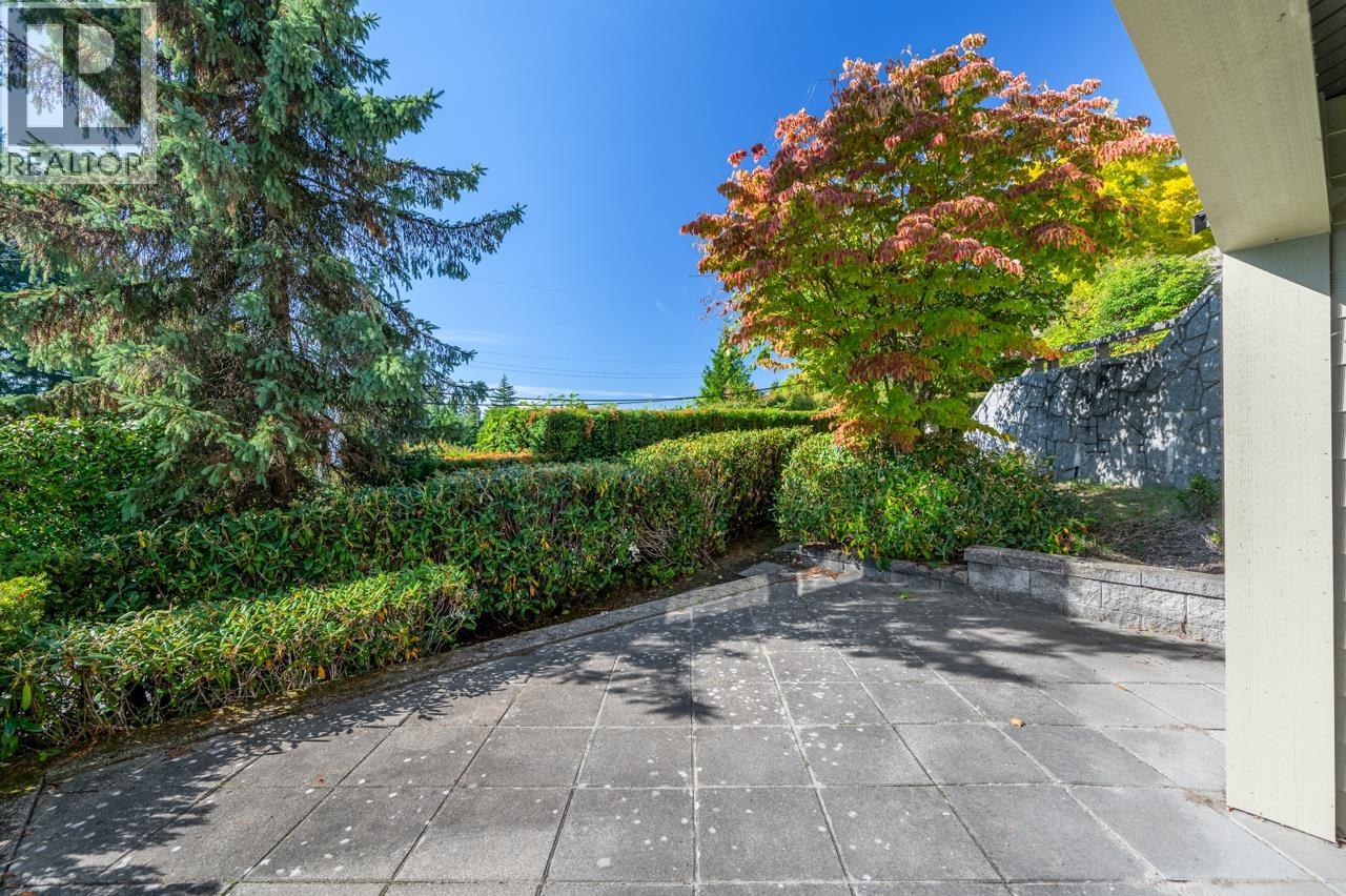 1 2555 SKILIFT ROAD, West Vancouver