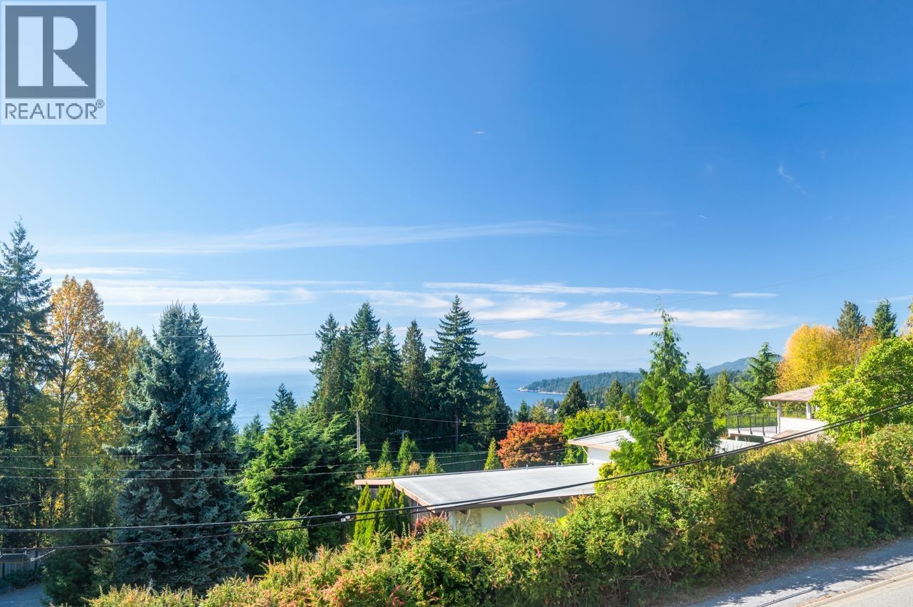 1 2555 SKILIFT ROAD, West Vancouver