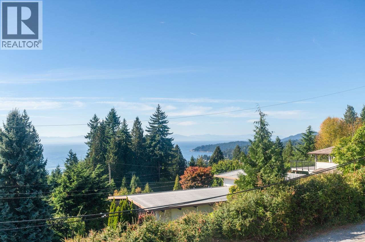 1 2555 SKILIFT ROAD, West Vancouver