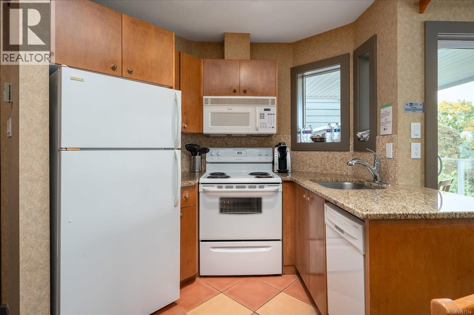 737 1600 Stroulger Rd, Nanoose Bay