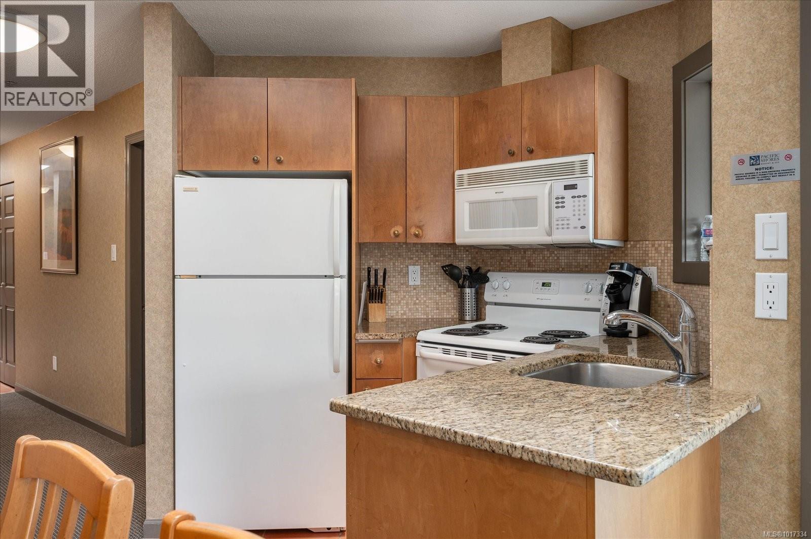 737 1600 Stroulger Rd, Nanoose Bay