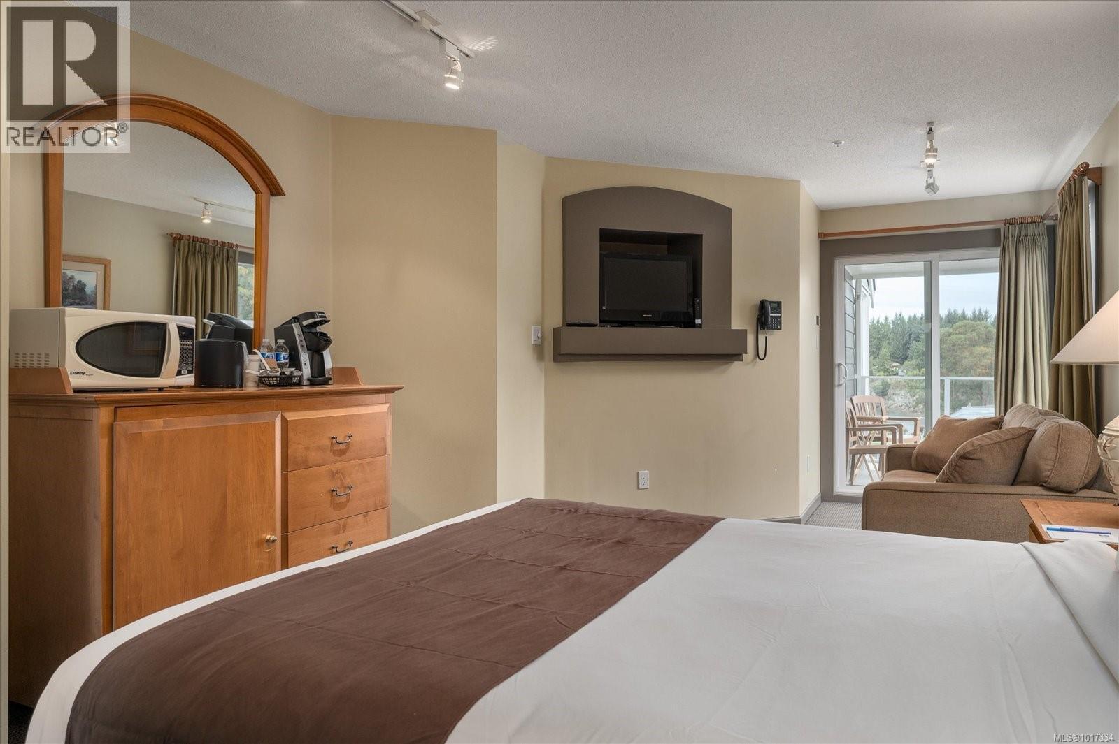 737 1600 Stroulger Rd, Nanoose Bay