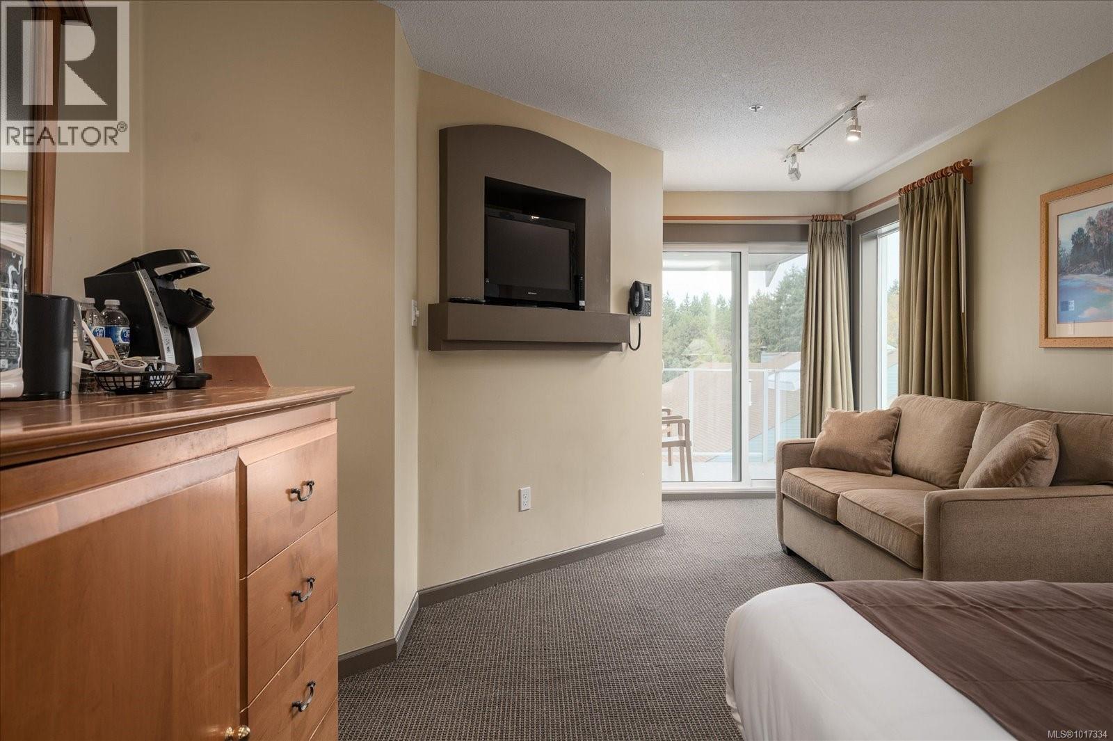 737 1600 Stroulger Rd, Nanoose Bay