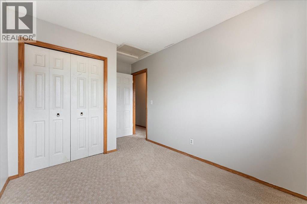 Single Family House 4 Level for Sale in  Martinvalley Place NE Martindale Calgary 