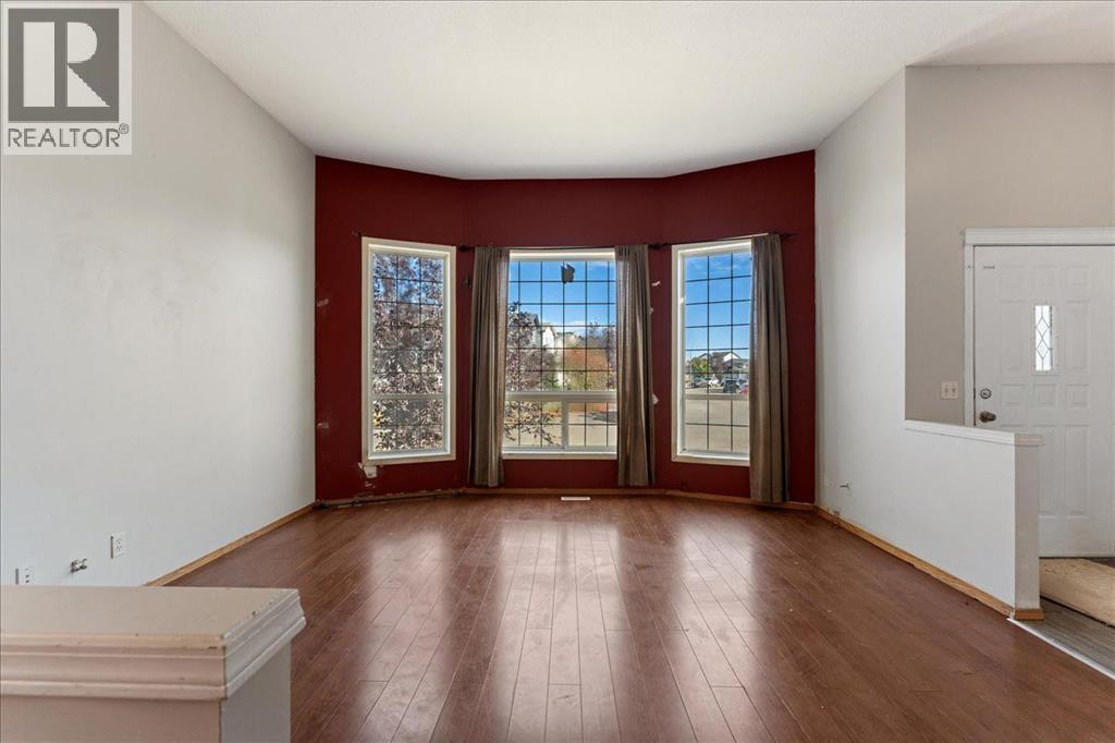 Single Family House 4 Level for Sale in  Martinvalley Place NE Martindale Calgary 