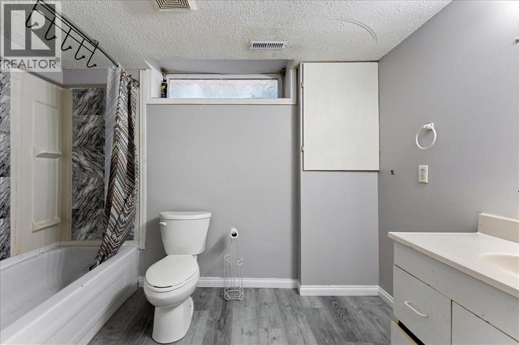 Single Family House 4 Level for Sale in  Martinvalley Place NE Martindale Calgary 