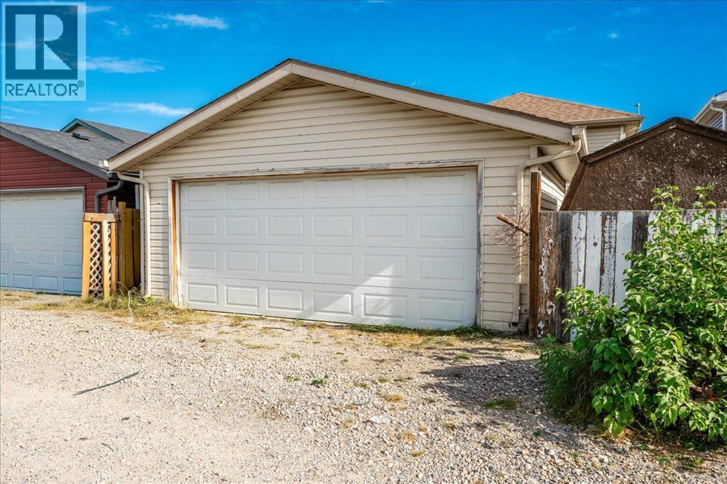 Single Family House 4 Level for Sale in  Martinvalley Place NE Martindale Calgary 