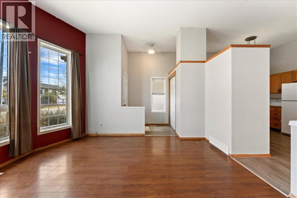 Single Family House 4 Level for Sale in  Martinvalley Place NE Martindale Calgary 