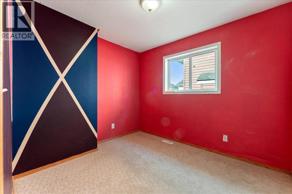 Single Family House 4 Level for Sale in  Martinvalley Place NE Martindale Calgary 