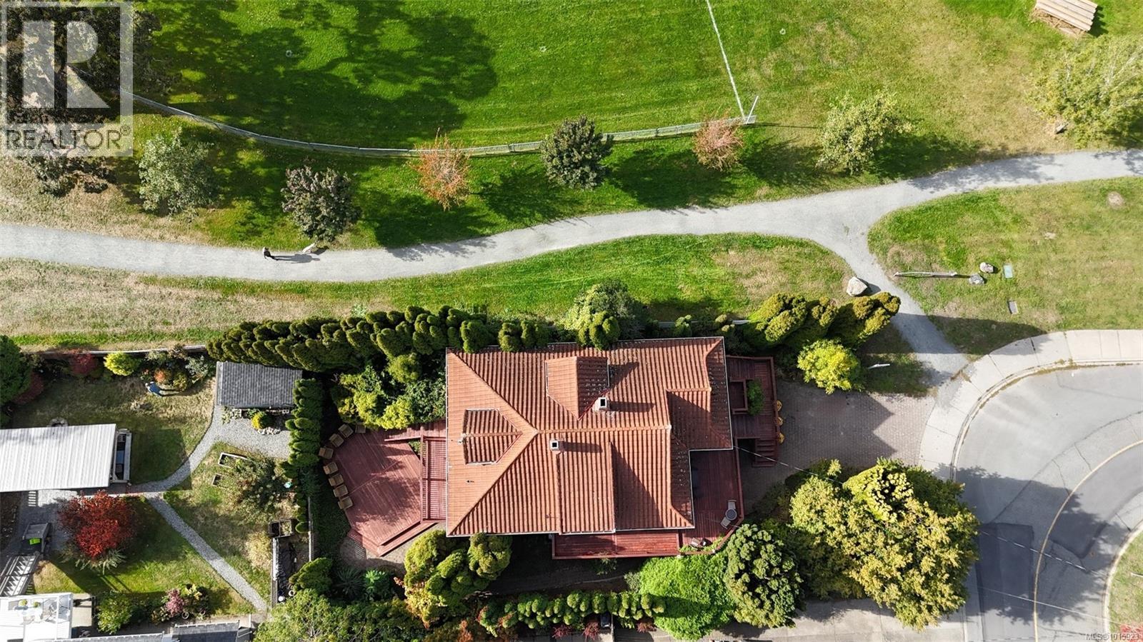  1295 Santa Rosa Avenue, Saanich