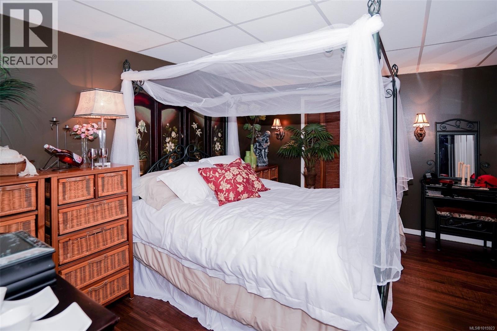  1295 Santa Rosa Avenue, Saanich