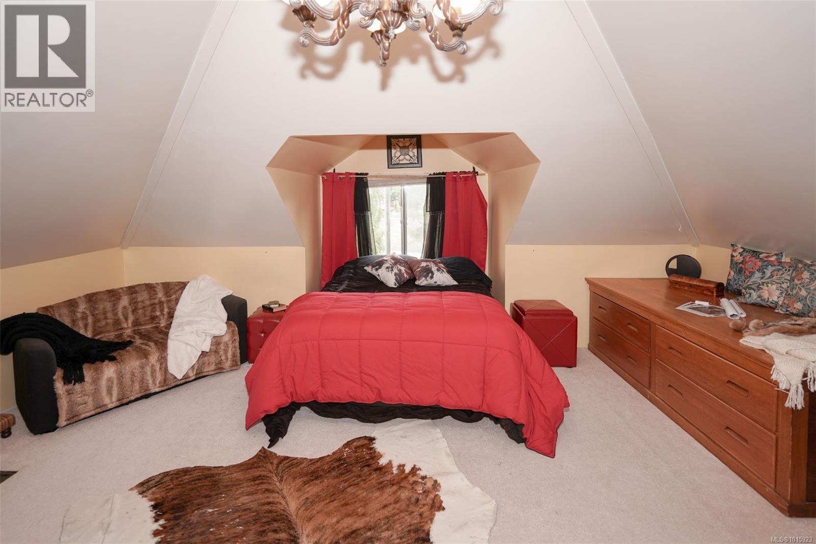  1295 Santa Rosa Avenue, Saanich