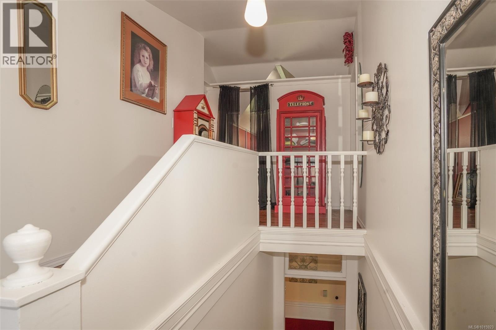  1295 Santa Rosa Avenue, Saanich
