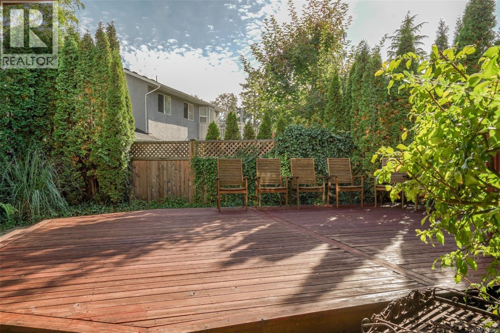  1295 Santa Rosa Avenue, Saanich