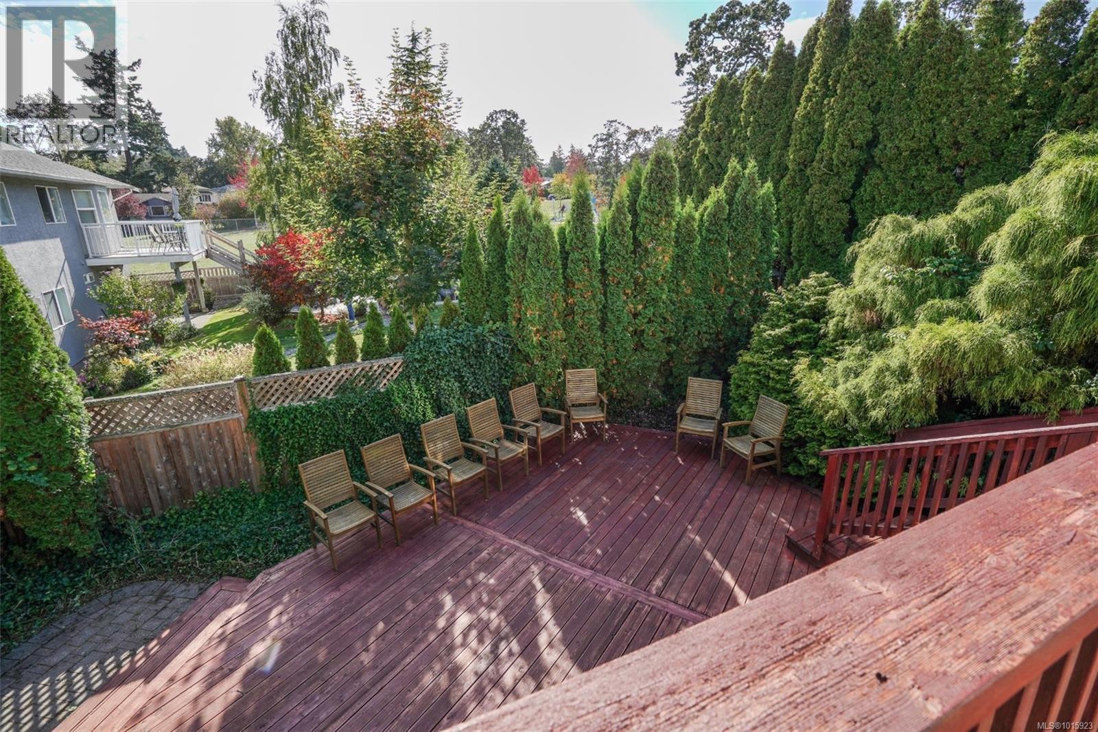  1295 Santa Rosa Avenue, Saanich