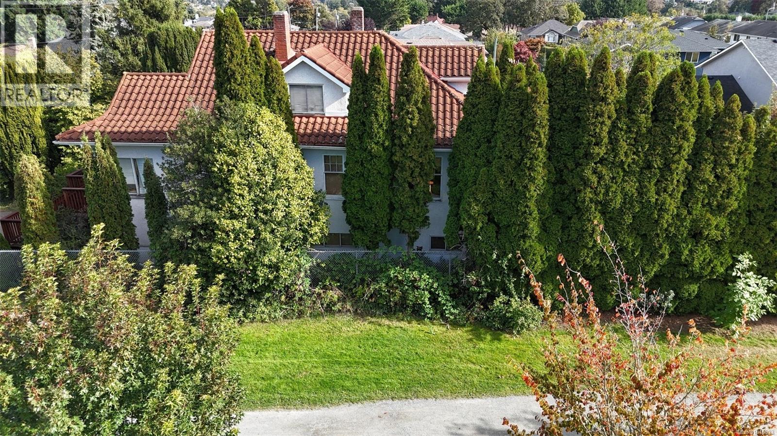  1295 Santa Rosa Avenue, Saanich