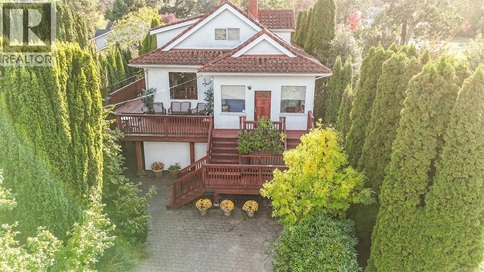  1295 Santa Rosa Avenue, Saanich