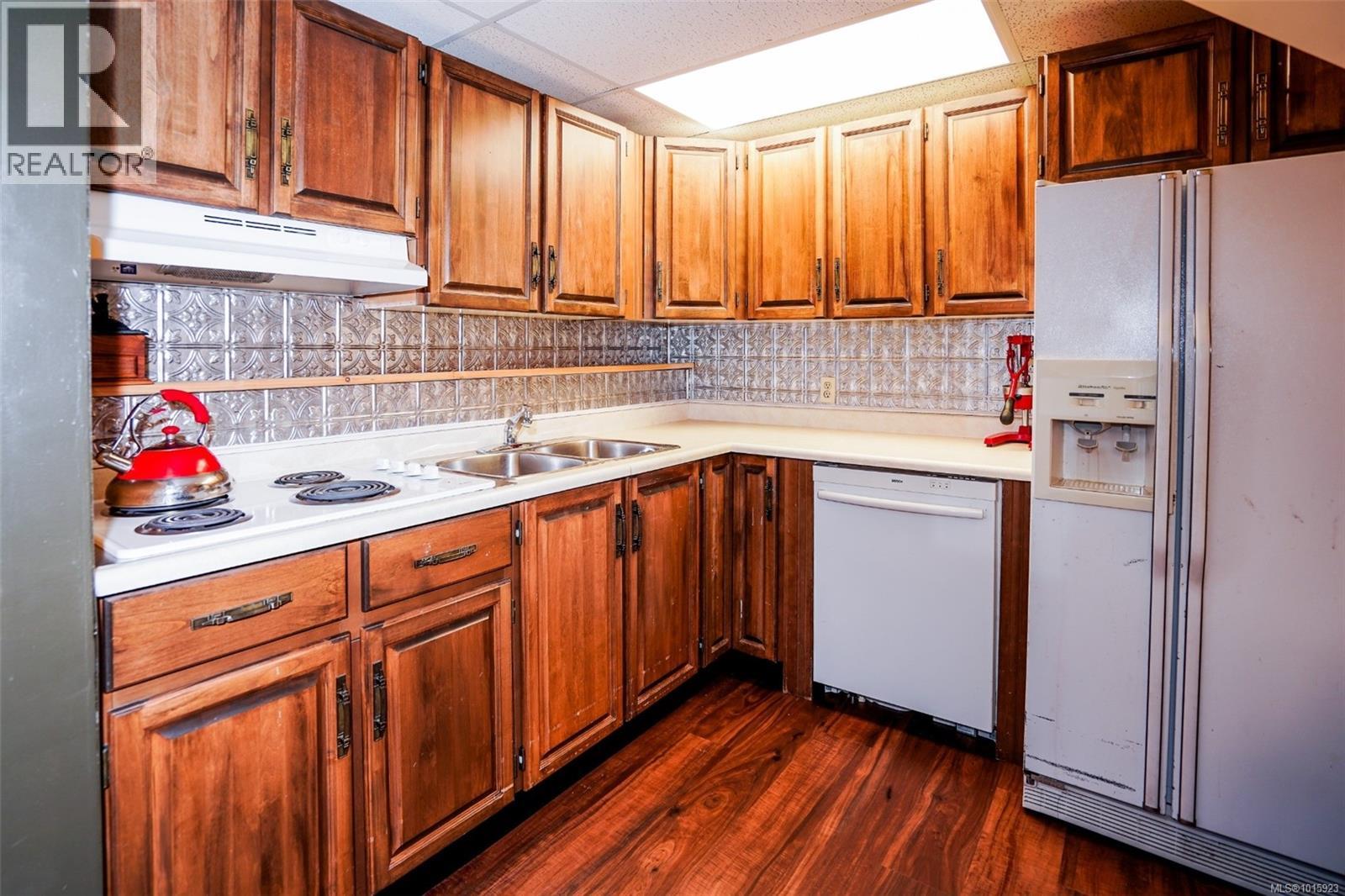  1295 Santa Rosa Avenue, Saanich