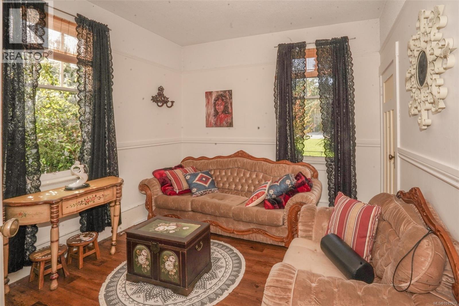  1295 Santa Rosa Avenue, Saanich