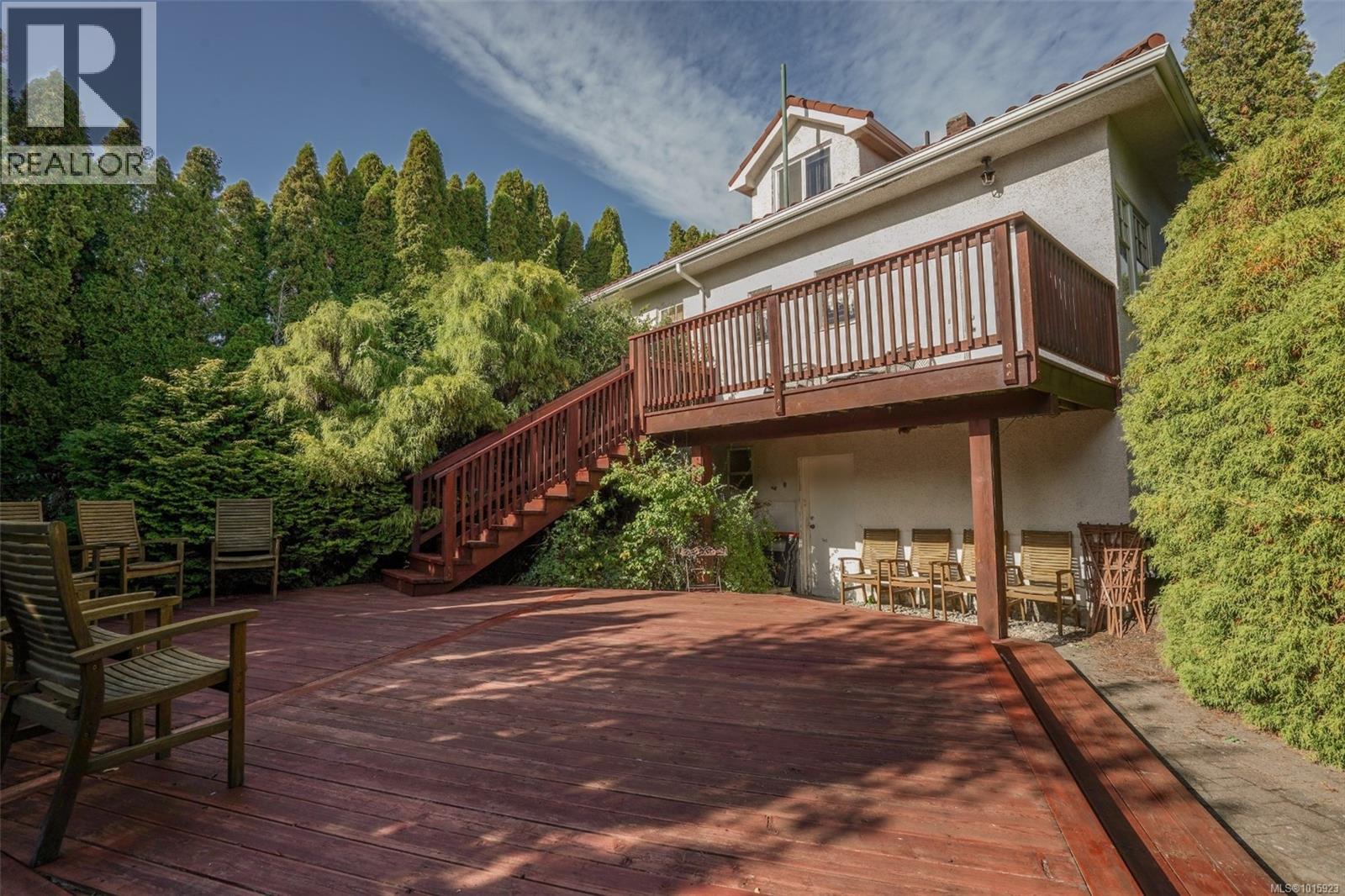  1295 Santa Rosa Avenue, Saanich