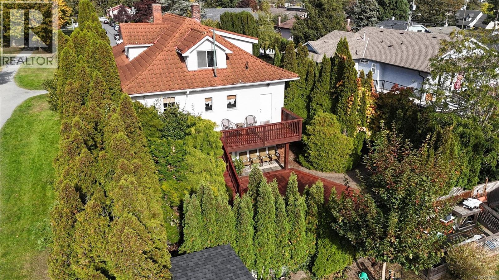  1295 Santa Rosa Avenue, Saanich