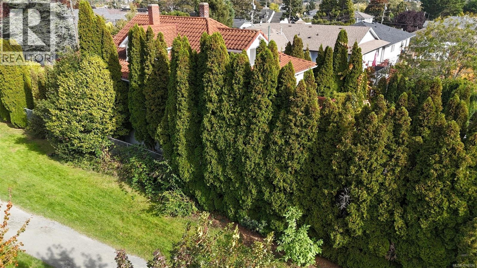  1295 Santa Rosa Avenue, Saanich