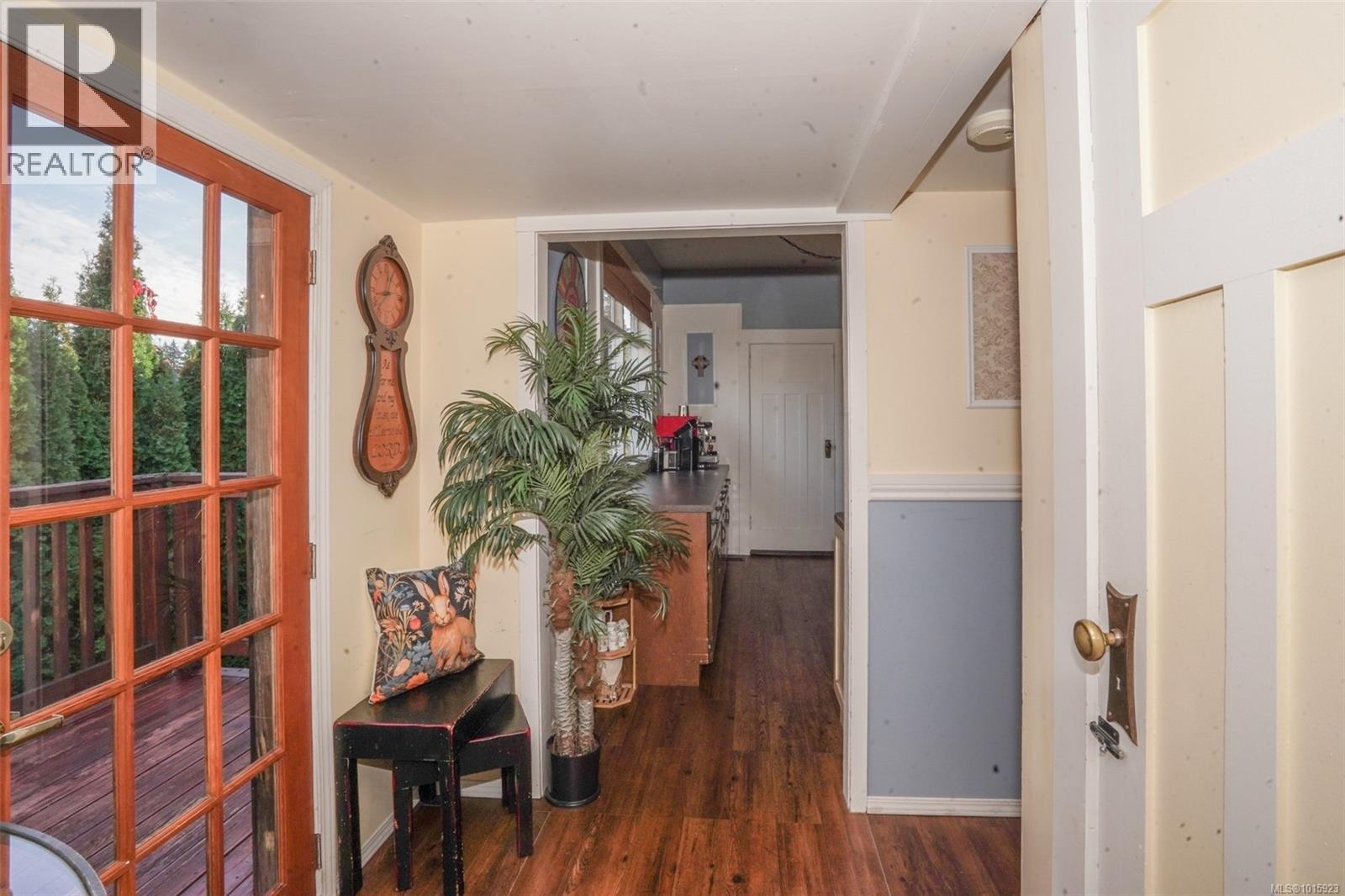  1295 Santa Rosa Avenue, Saanich
