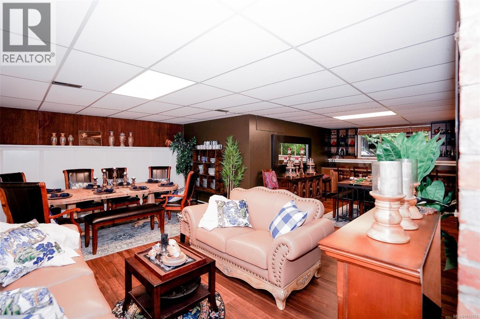  1295 Santa Rosa Avenue, Saanich