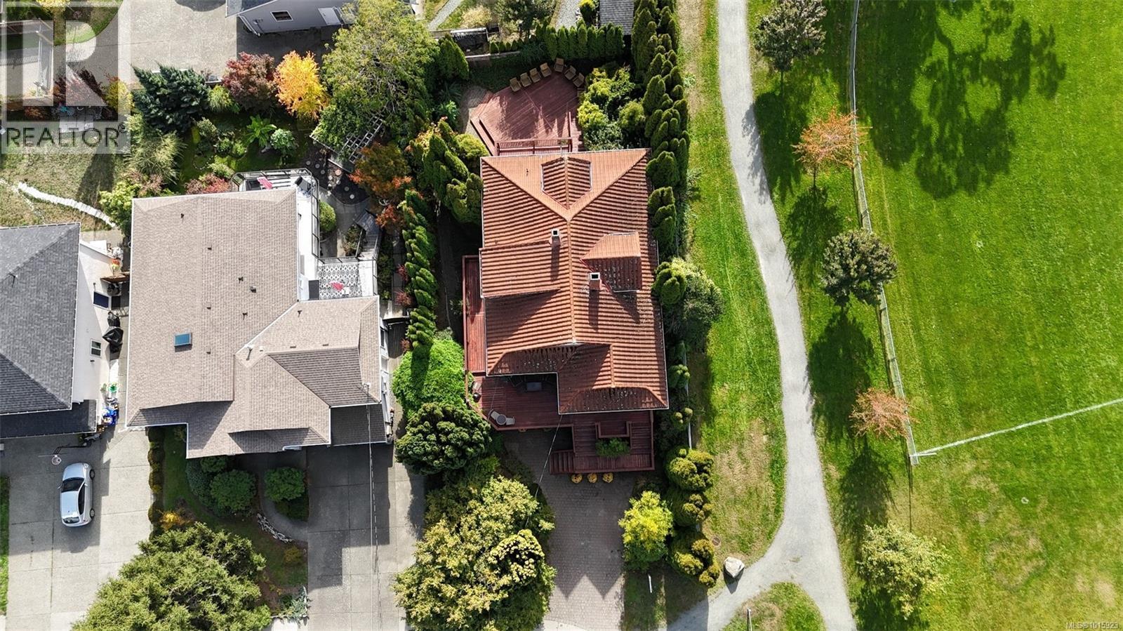  1295 Santa Rosa Avenue, Saanich