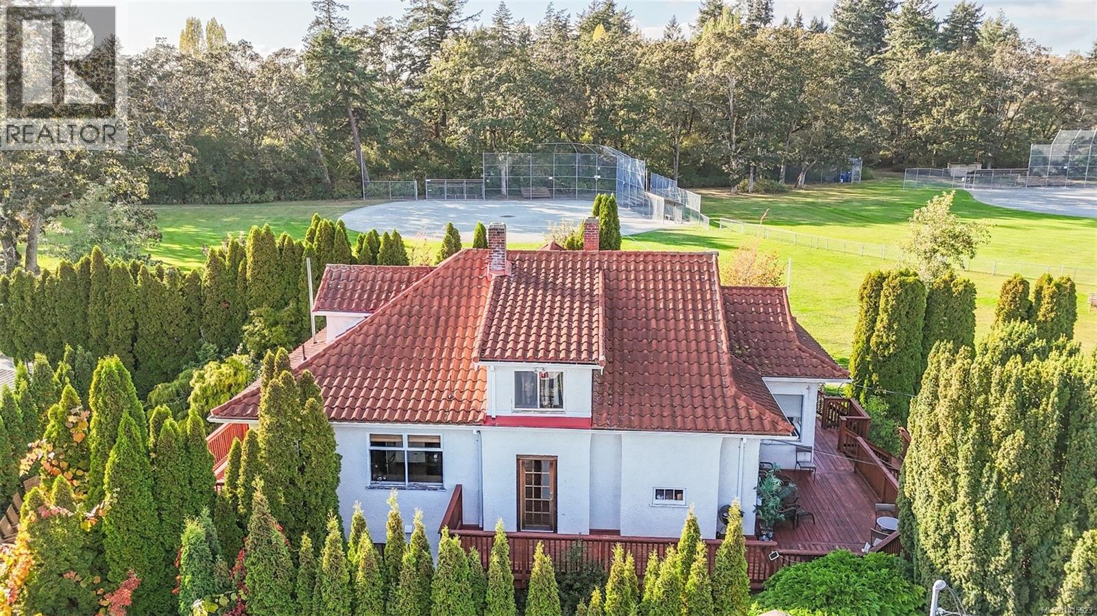  1295 Santa Rosa Avenue, Saanich