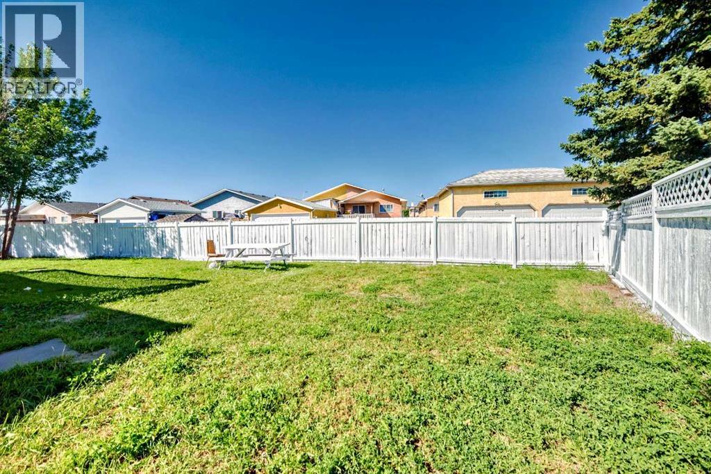 Single Family House Bi-level for Sale in  MARTINGLEN Place NE Martindale Calgary 