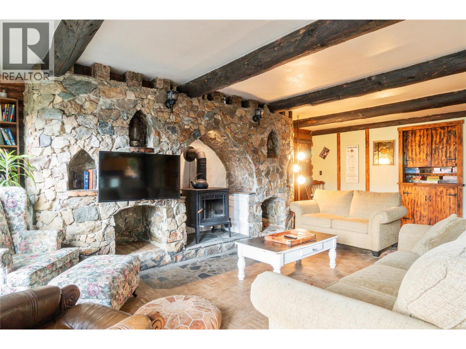  9866 Old Spallumcheen Road, Sicamous