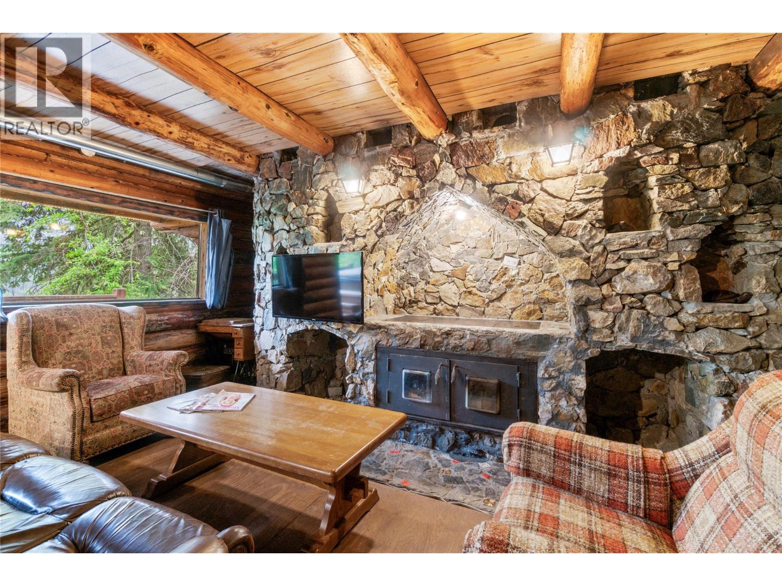  9866 Old Spallumcheen Road, Sicamous