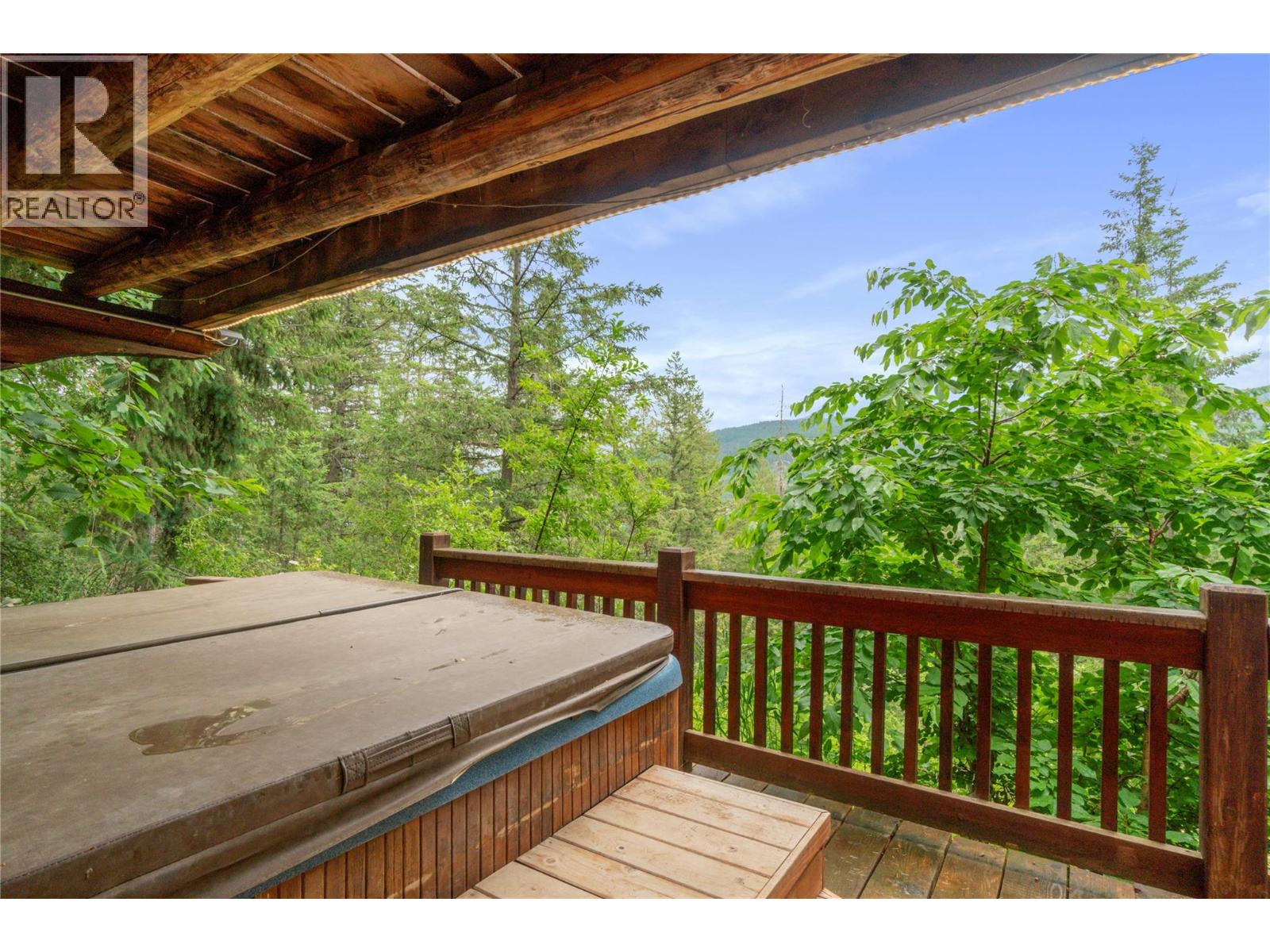  9866 Old Spallumcheen Road, Sicamous