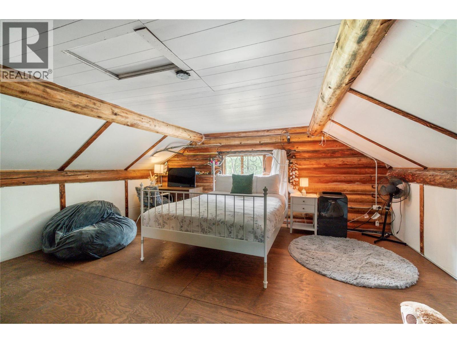  9866 Old Spallumcheen Road, Sicamous