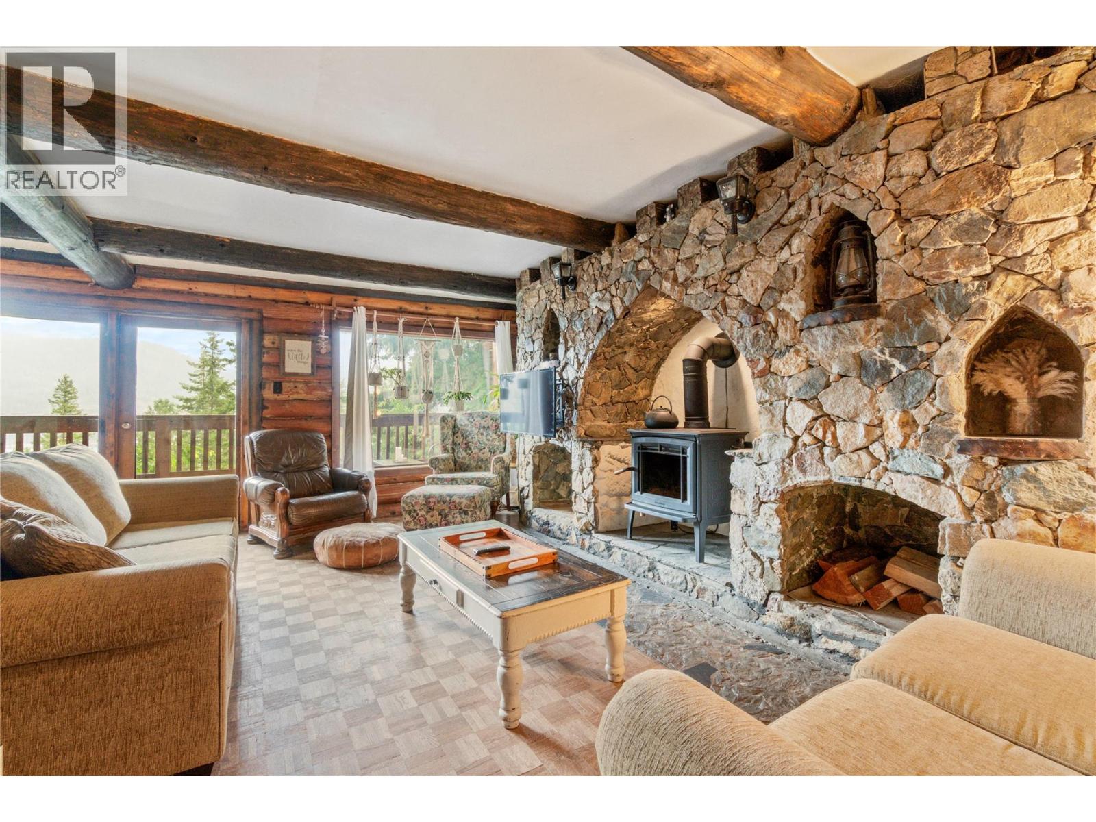  9866 Old Spallumcheen Road, Sicamous