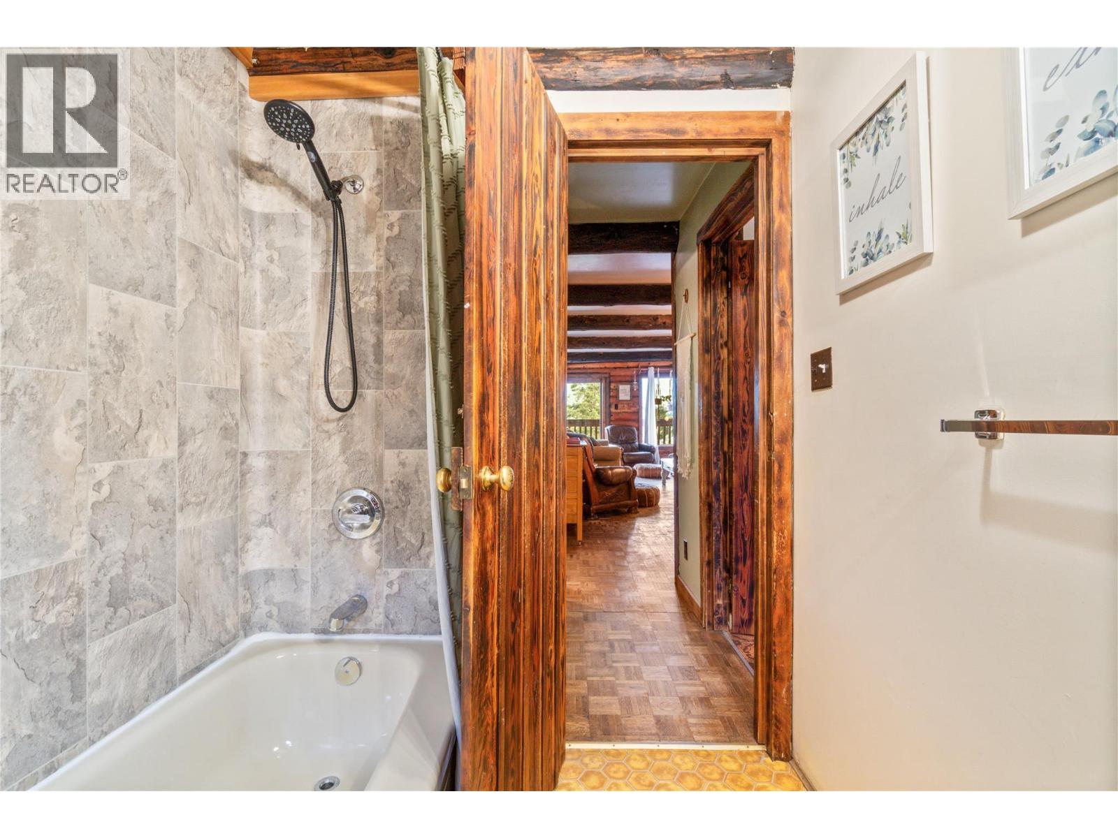  9866 Old Spallumcheen Road, Sicamous