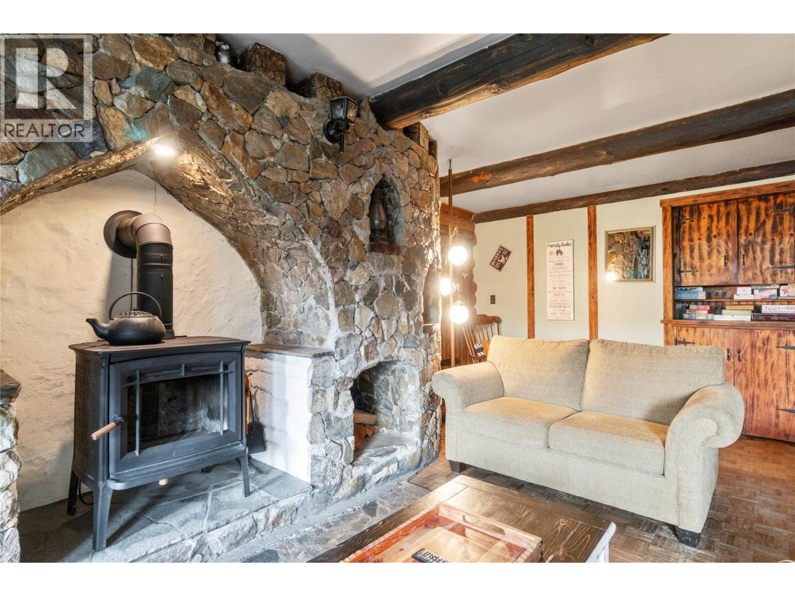  9866 Old Spallumcheen Road, Sicamous