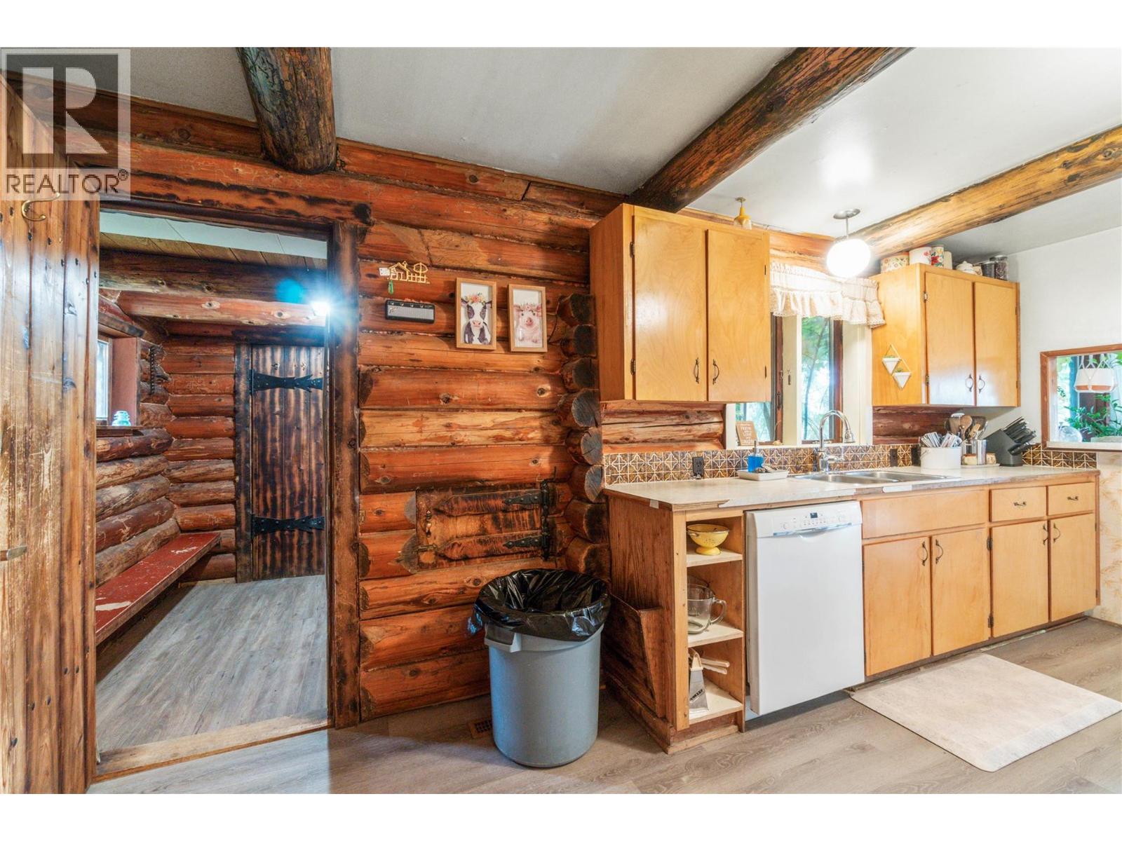  9866 Old Spallumcheen Road, Sicamous