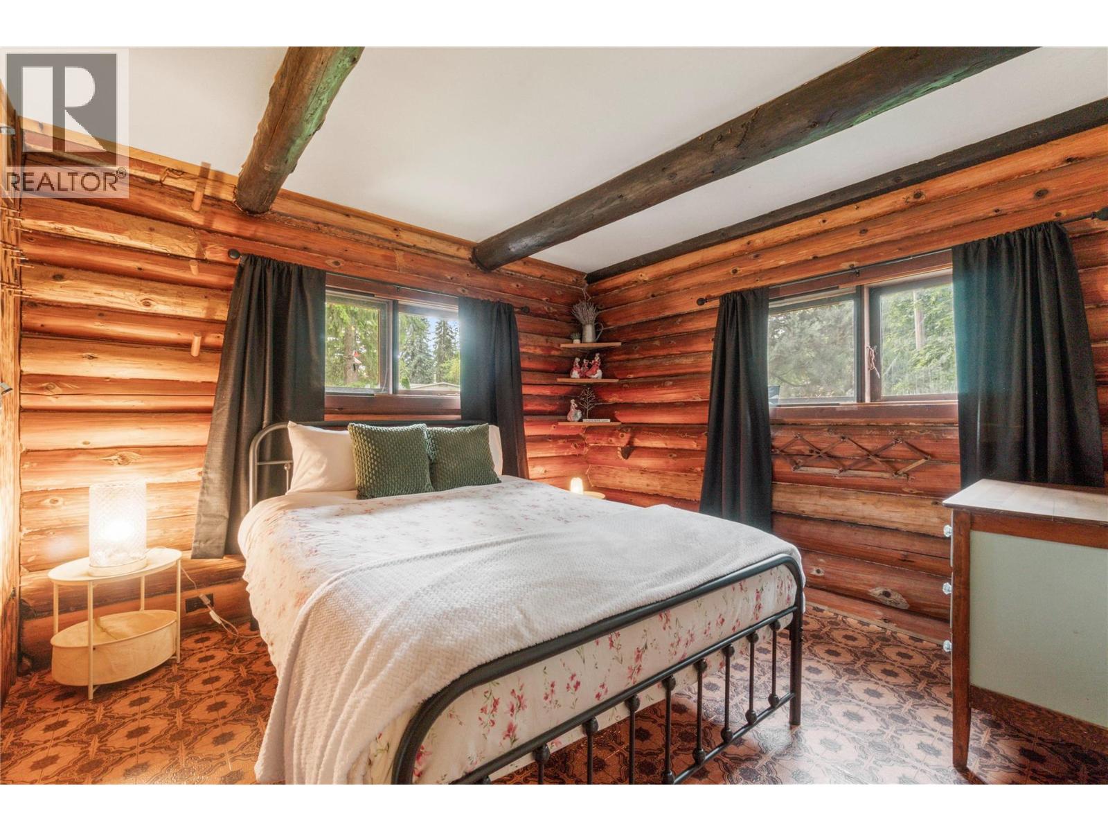  9866 Old Spallumcheen Road, Sicamous