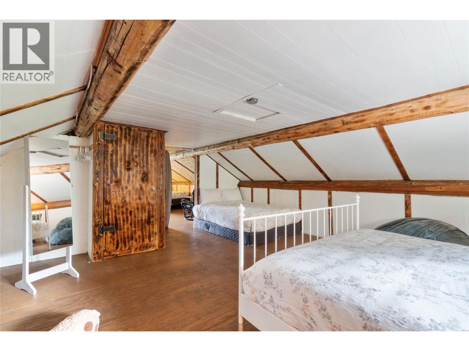  9866 Old Spallumcheen Road, Sicamous