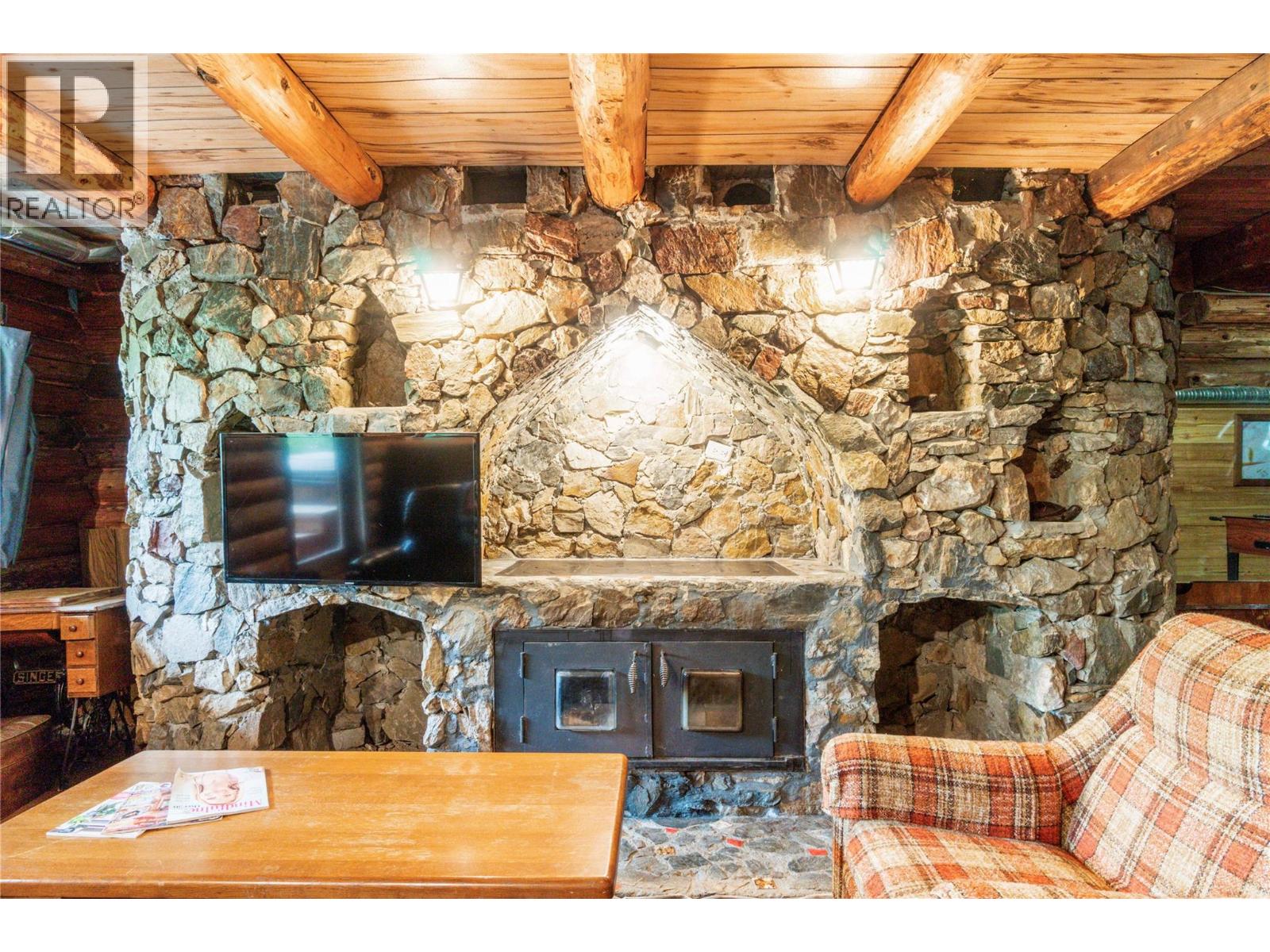  9866 Old Spallumcheen Road, Sicamous