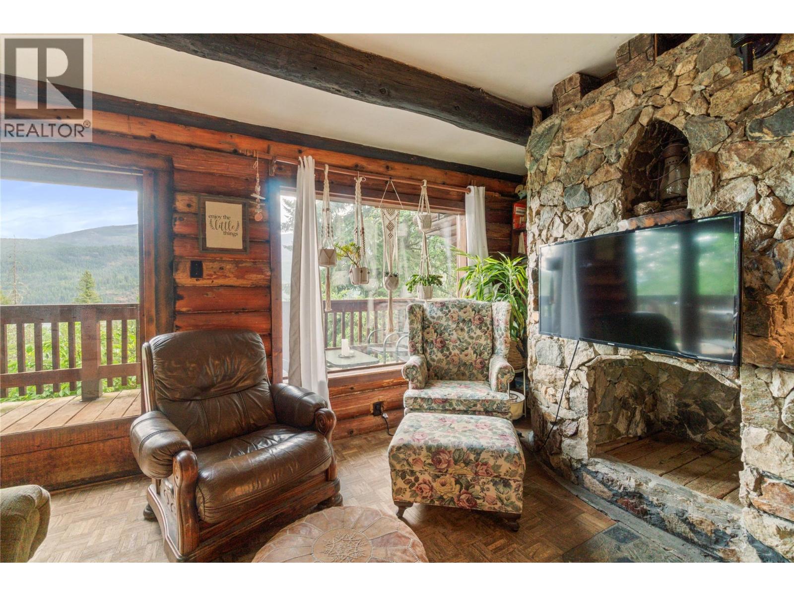  9866 Old Spallumcheen Road, Sicamous