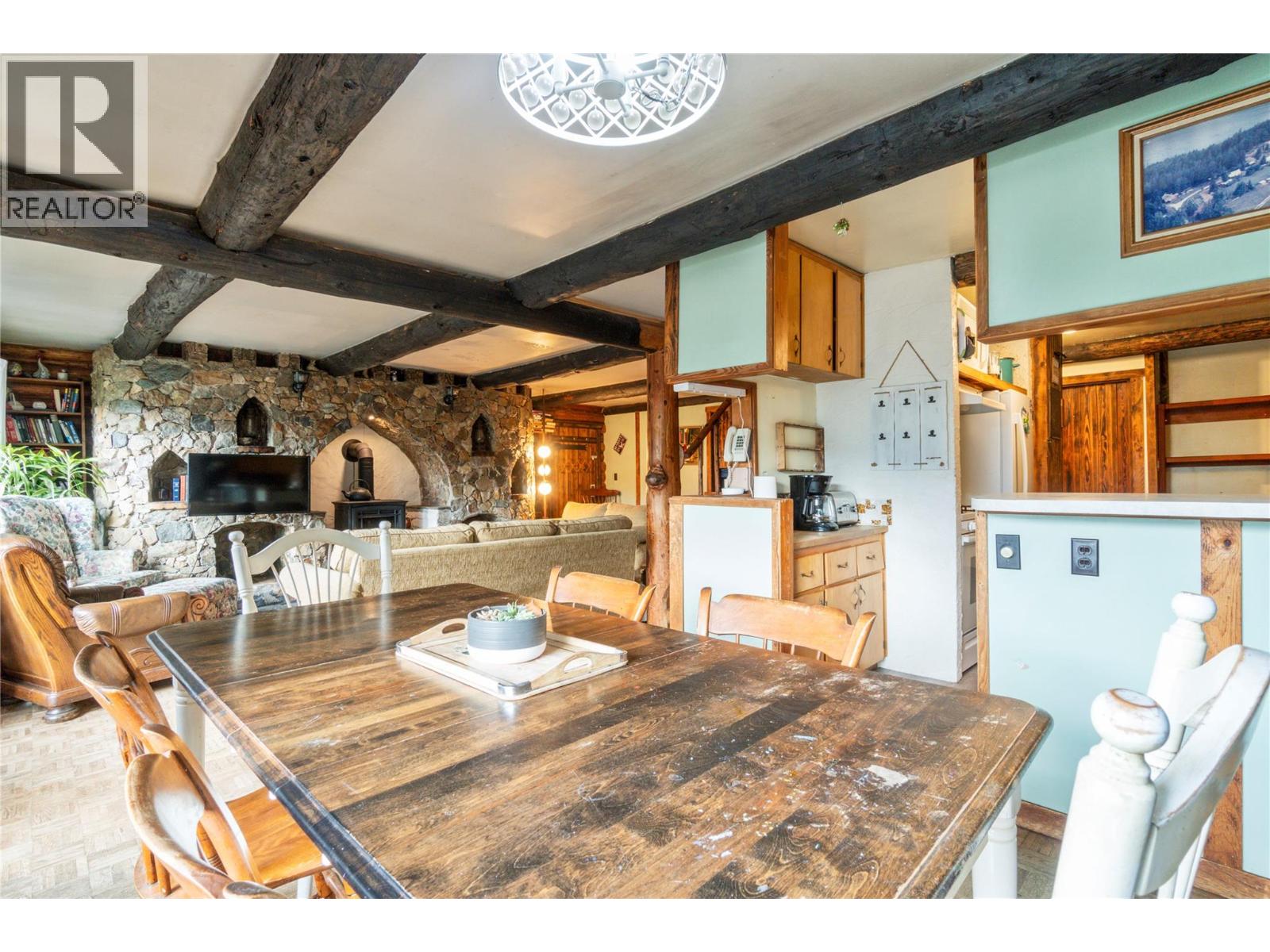  9866 Old Spallumcheen Road, Sicamous