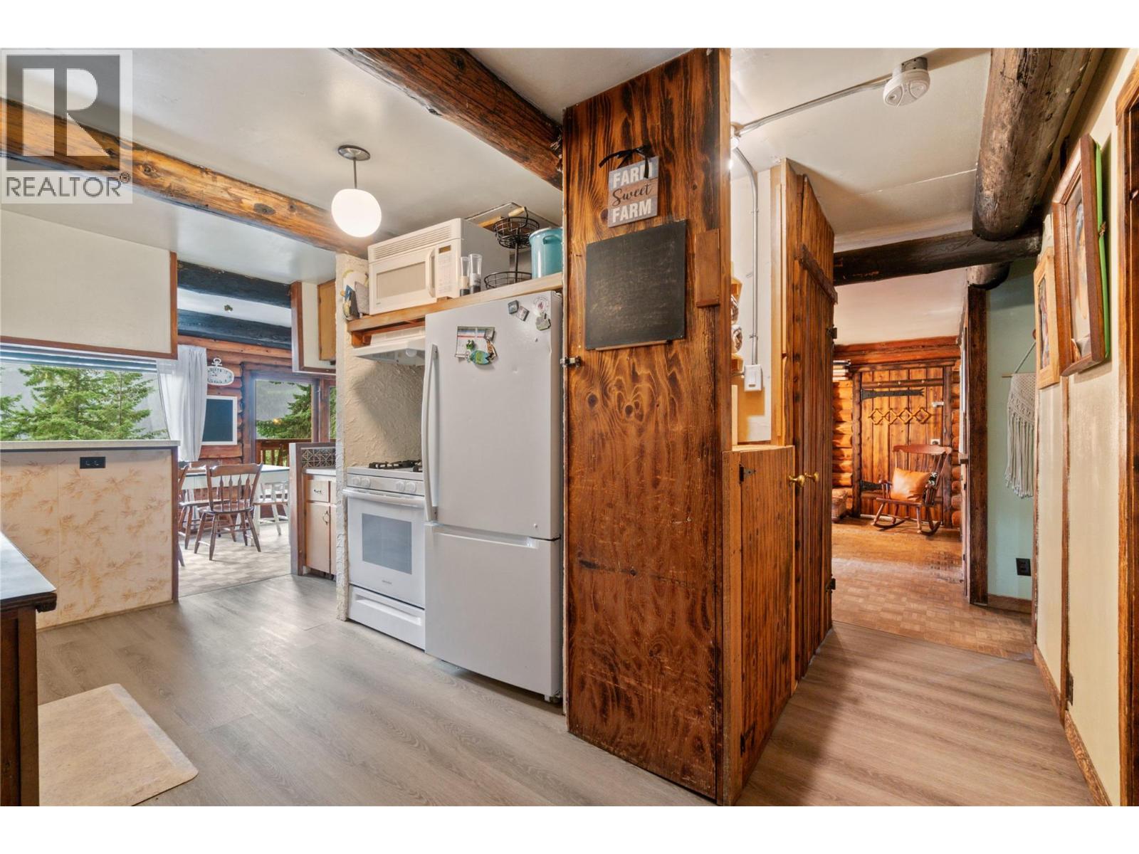  9866 Old Spallumcheen Road, Sicamous